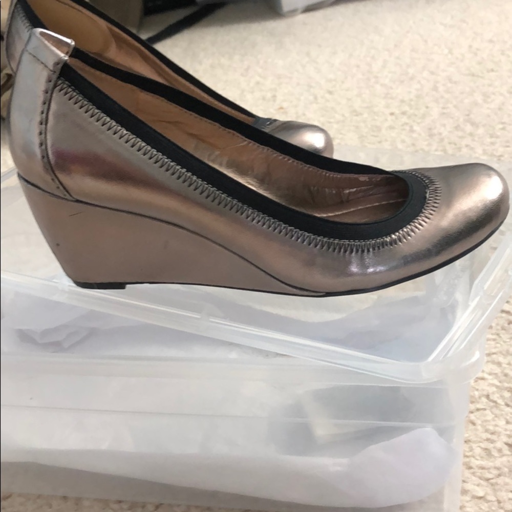 Very cute and almost like new wedges shoes